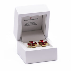 Frilagda murarkors i manschett och låda med enkel rad